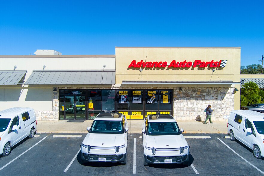 More Photos Of 12908-12932 Bandera Rd, Helotes General Retail For Sale