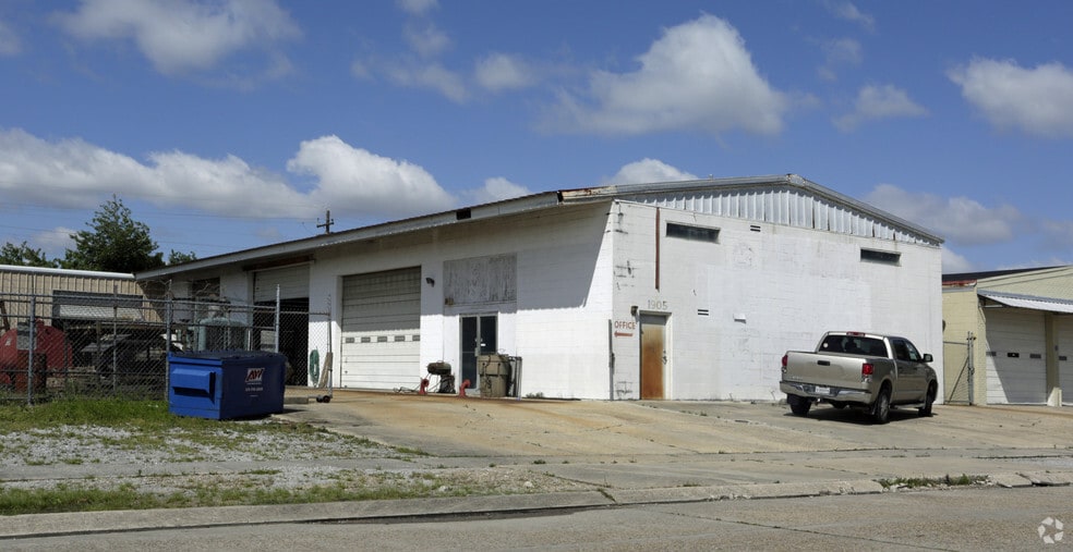 Primary Photo Of 1905 Dallas Dr, Baton Rouge Warehouse For Lease