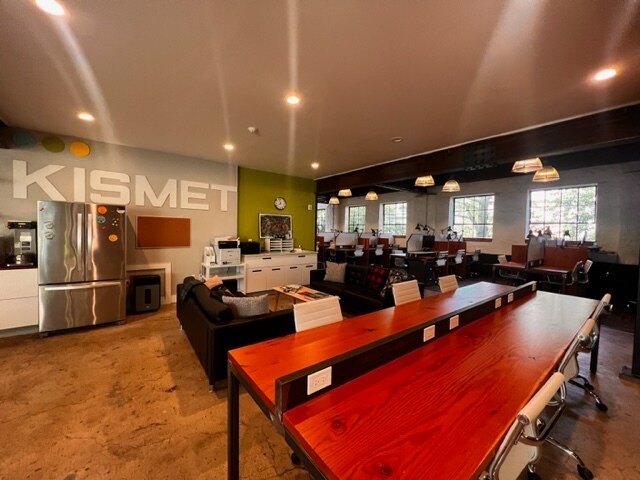 More Photos Of 12-18 W Willow Grove Ave, Philadelphia Self Storage For Lease