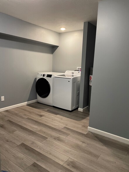 More Photos Of 2901 W 16th St, Indianapolis Freestanding For Sale