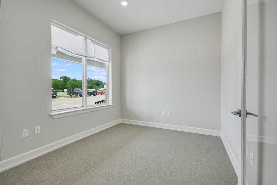 More Photos Of 2901 Caballo Ranch Blvd, Leander Office For Sale