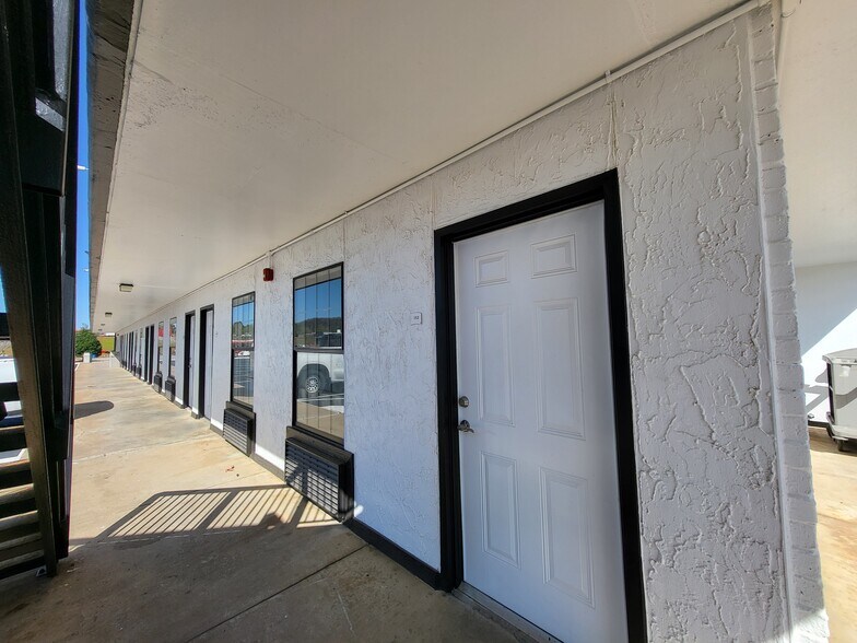 More Photos Of 1000 S Futrall Dr, Fayetteville Apartments For Sale