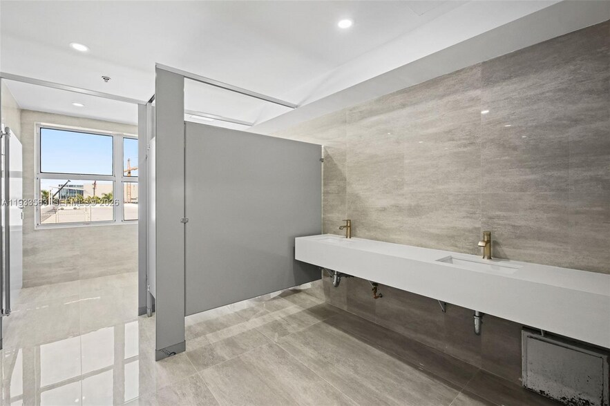 More Photos Of 605 Lincoln Rd, Miami Beach Office Residential For Sale