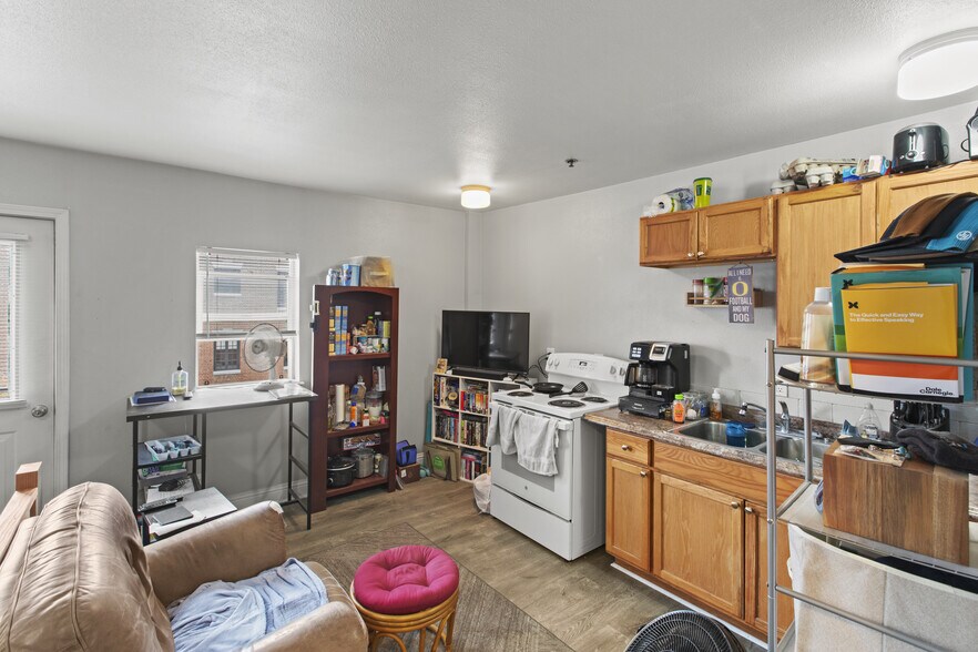 More Photos Of 457 SW 6th St, Redmond Apartments For Sale
