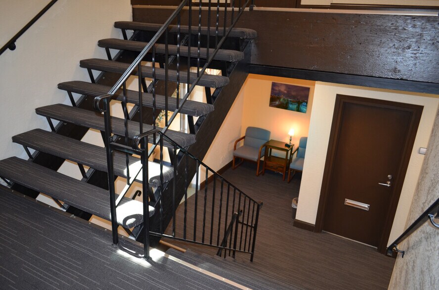More Photos Of 888 County Road D W, New Brighton Office For Lease