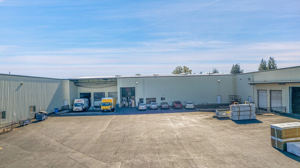More Photos Of 1701 W 31st St, Vancouver Warehouse For Lease