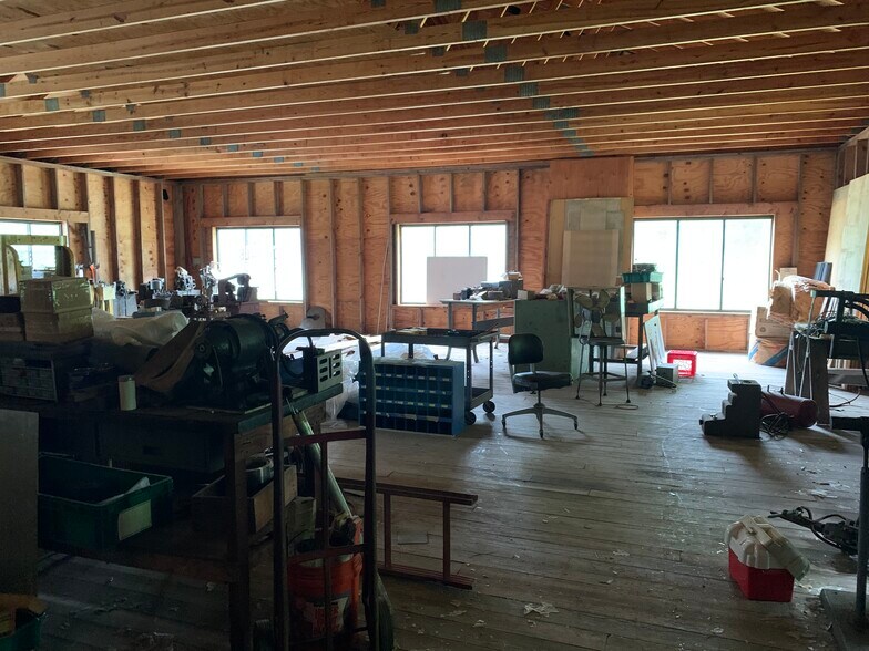 More Photos Of 222 Pines Bridge Rd, Beacon Falls Flex For Sale