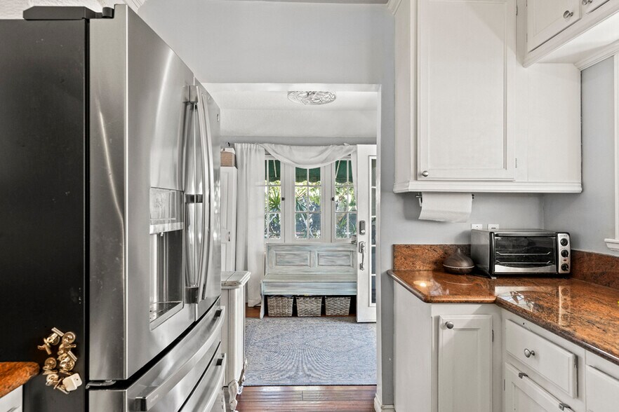 More Photos Of 906 E Commonwealth Ave, Fullerton Storefront For Sale