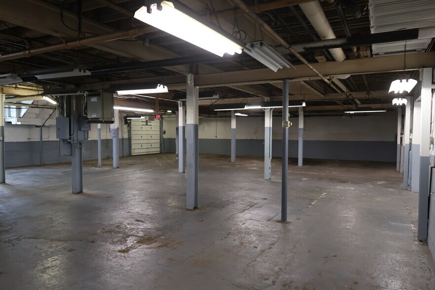 More Photos Of 2204-2230 Erie Blvd, Syracuse Manufacturing For Lease