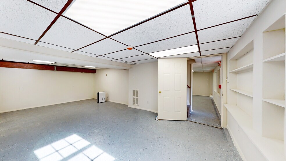 More Photos Of 220 Silver Lake Rd, Dingmans Ferry Office For Sale