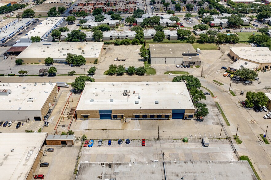 More Photos Of 11245 Indian Trl, Dallas Distribution For Lease