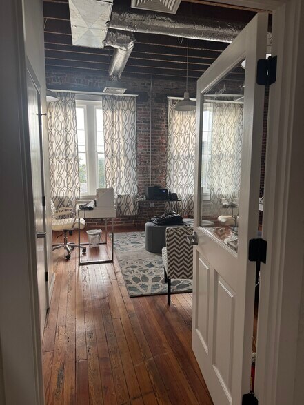 More Photos Of 109-111 N State St, Jackson Loft Creative Space For Lease