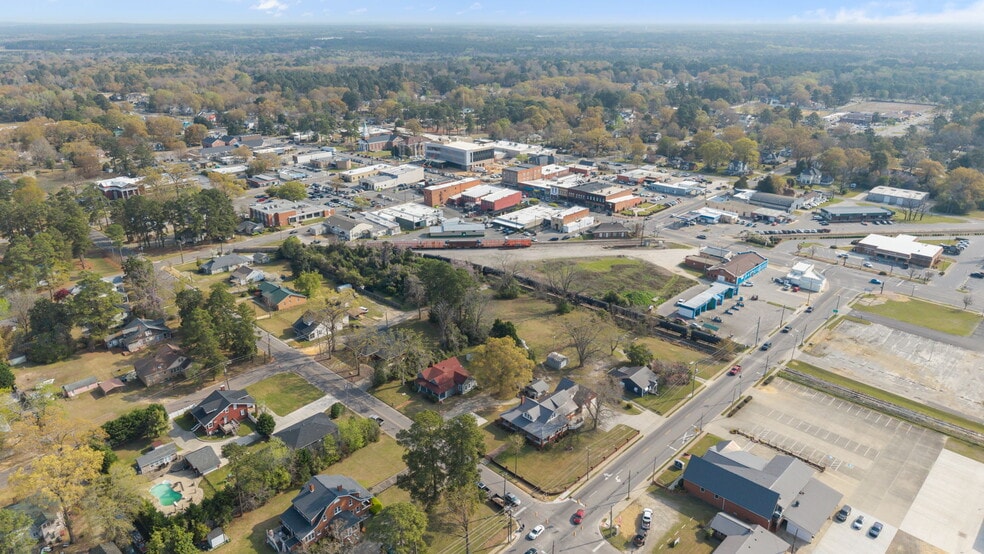 More Photos Of 402-406 Harris Ave, Raeford Storefront Retail Office For Sale