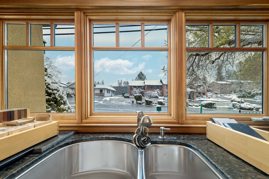 More Photos Of 1072 E Main St, Grass Valley Office For Sale