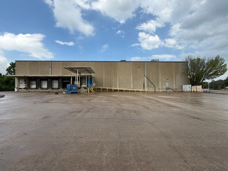 More Photos Of 1500 E Broad St, Mansfield Manufacturing For Sale