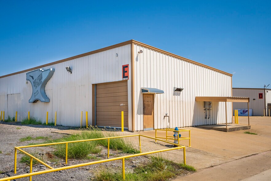 More Photos Of 225 Metro Dr, Terrell Unknown For Sale