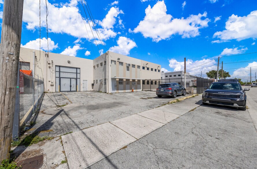 Primary Photo Of 2056 NW 23rd Ave, Miami Flex For Lease