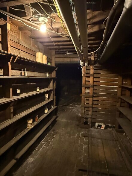 More Photos Of 4185-4187 Hamilton Ave, Cincinnati Storefront Retail Residential For Lease