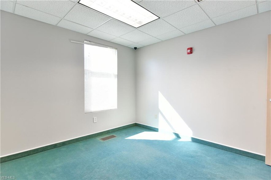 More Photos Of 8790 E Market St, Warren Medical For Sale