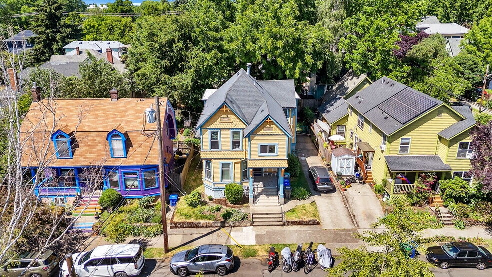 More Photos Of 1925 SE Alder St, Portland Apartments For Sale