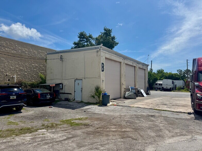 More Photos Of 13755 U.S. Highway 19 N, Clearwater Warehouse For Lease