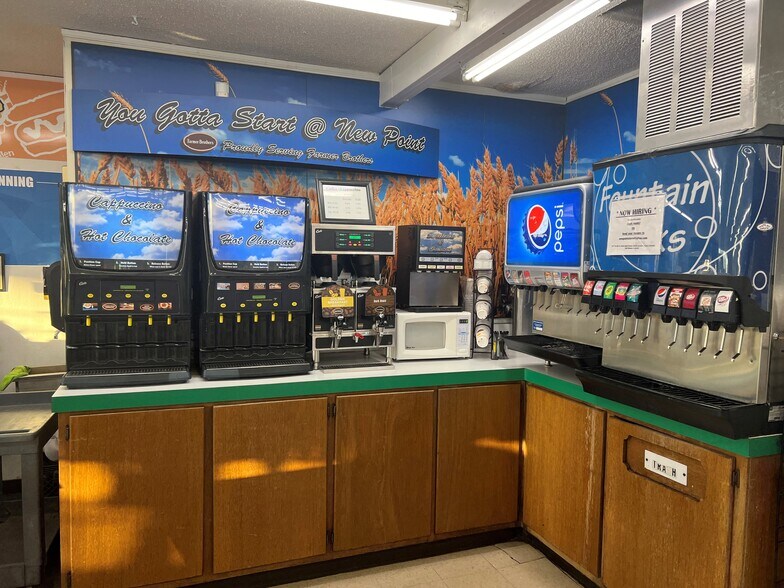 More Photos Of 524 S Main St, Newkirk Service Station For Sale