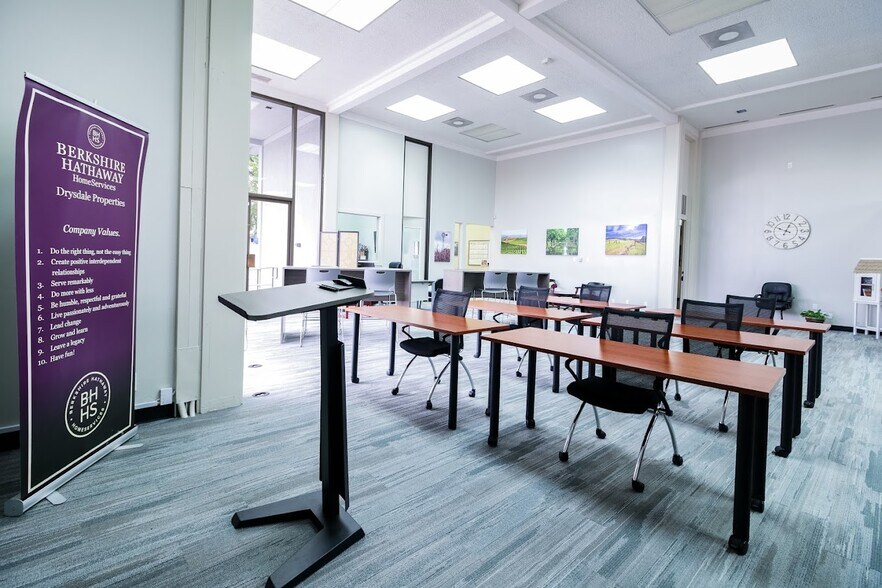 More Photos Of 2711 McHenry Ave, Modesto Bank For Lease