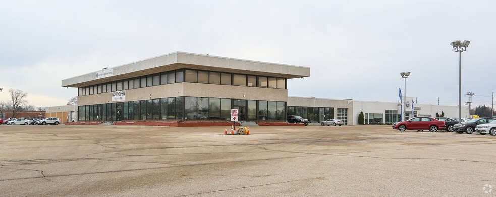 More Photos Of N88 W14167 Main St, Menomonee Falls Auto Dealership For Sale