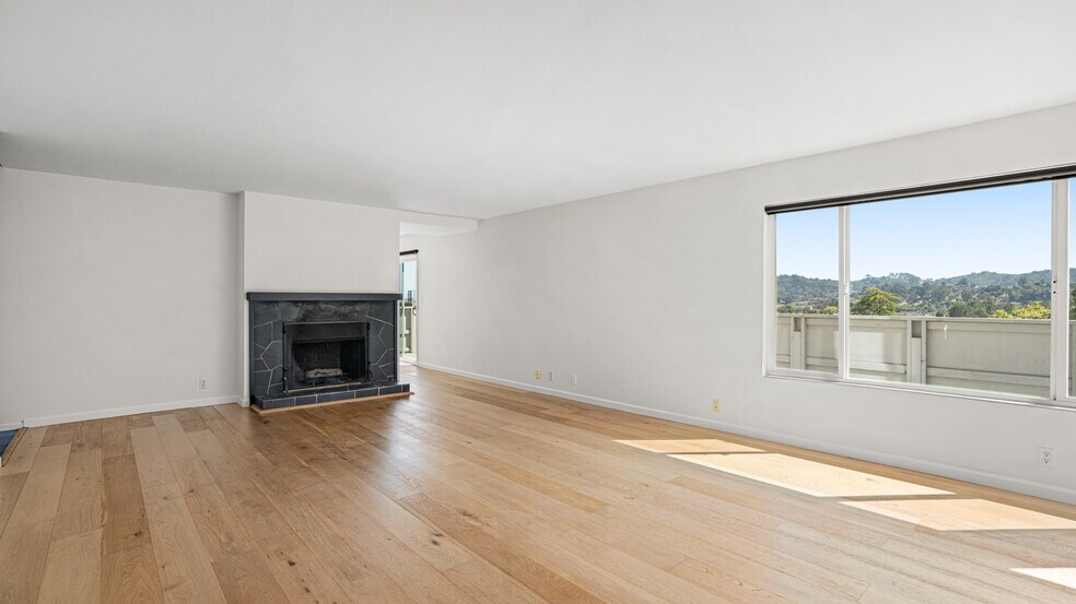 More Photos Of 151-153 Upper Via Casitas, Greenbrae Apartments For Sale