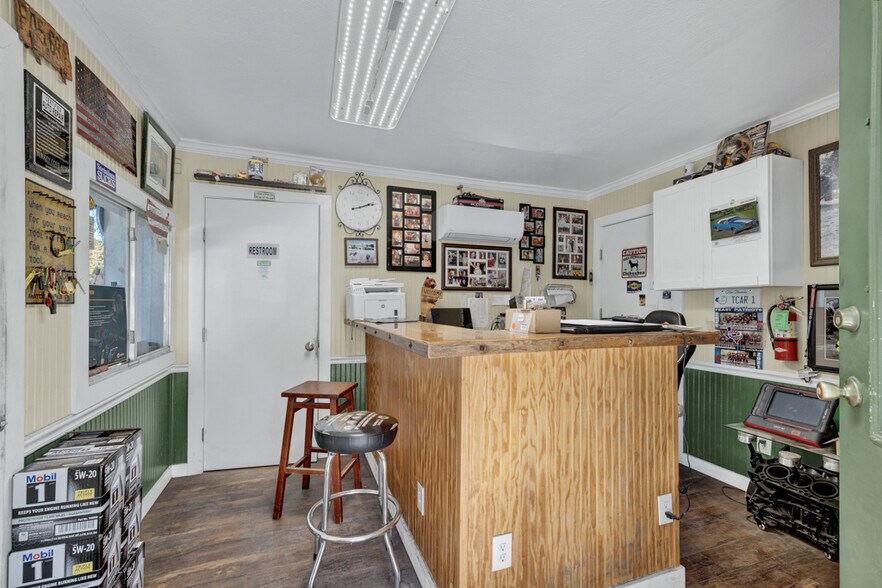 More Photos Of 8328 FM 2673, Canyon Lake Auto Repair For Sale