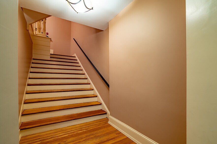 More Photos Of 1715 N St NW, Washington Office For Lease