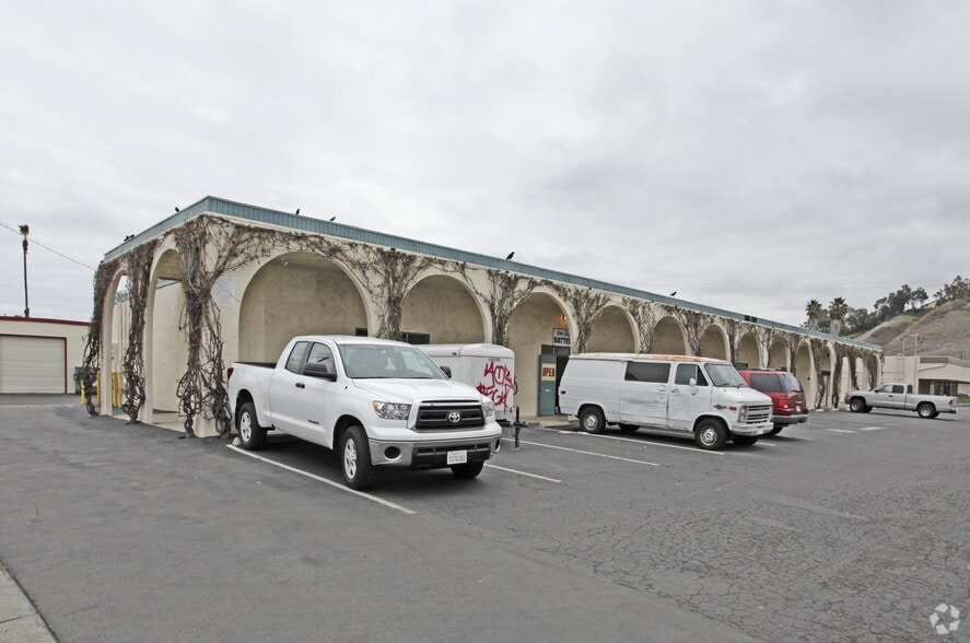 More Photos Of 208-218 Via El Centro, Oceanside Light Manufacturing For Lease