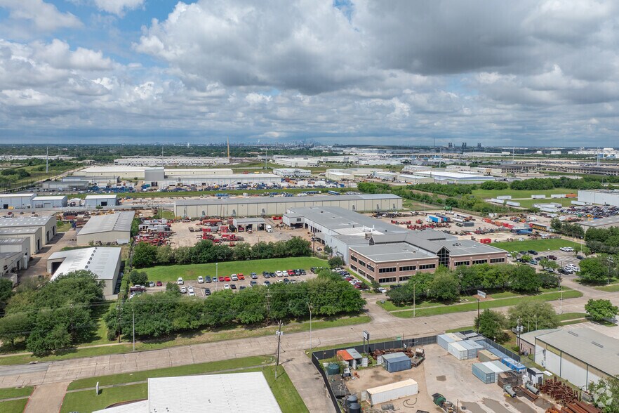 More Photos Of 900 Georgia Ave, Deer Park Office For Lease