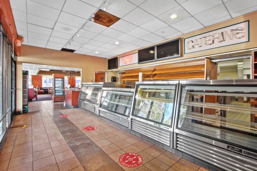 More Photos Of 1433 Wilshire Blvd, Santa Monica Restaurant For Lease