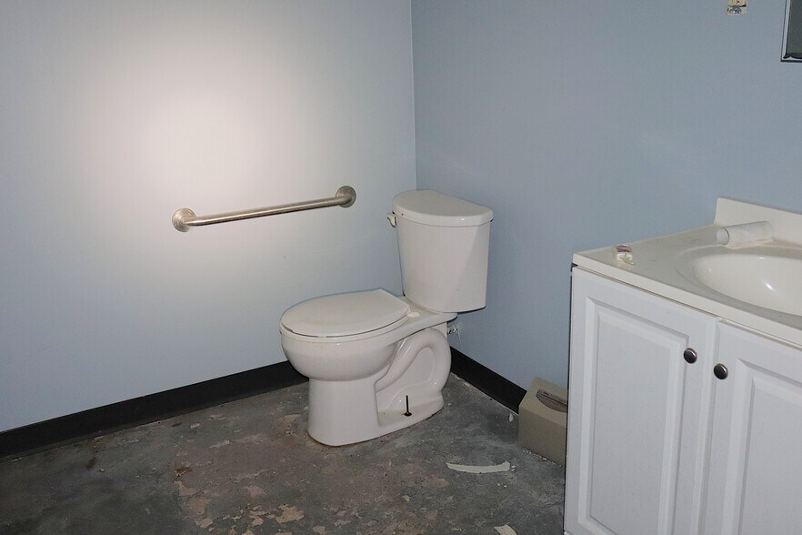 More Photos Of 501 Plaza Dr, Enterprise Storefront Retail Office For Sale