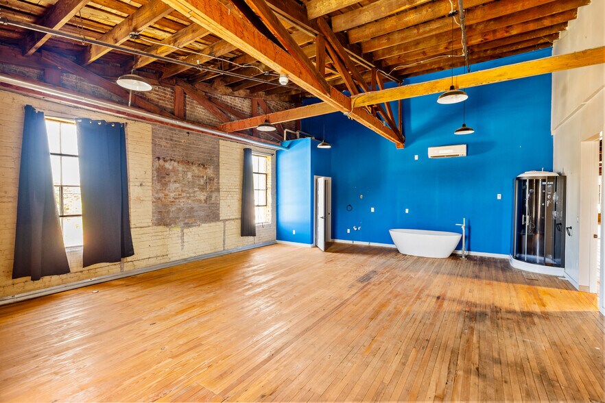 More Photos Of 122 E Laurel St, Mullins Industrial For Sale