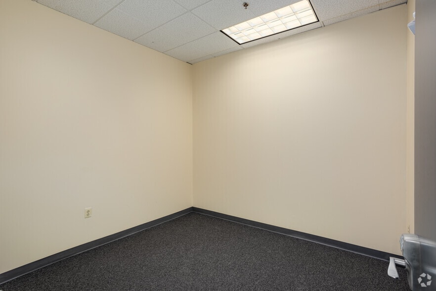 More Photos Of 3341 75th Ave, Landover Warehouse For Lease