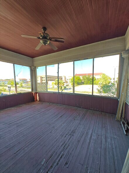 More Photos Of 2020 N Main St, Jacksonville Specialty For Sale