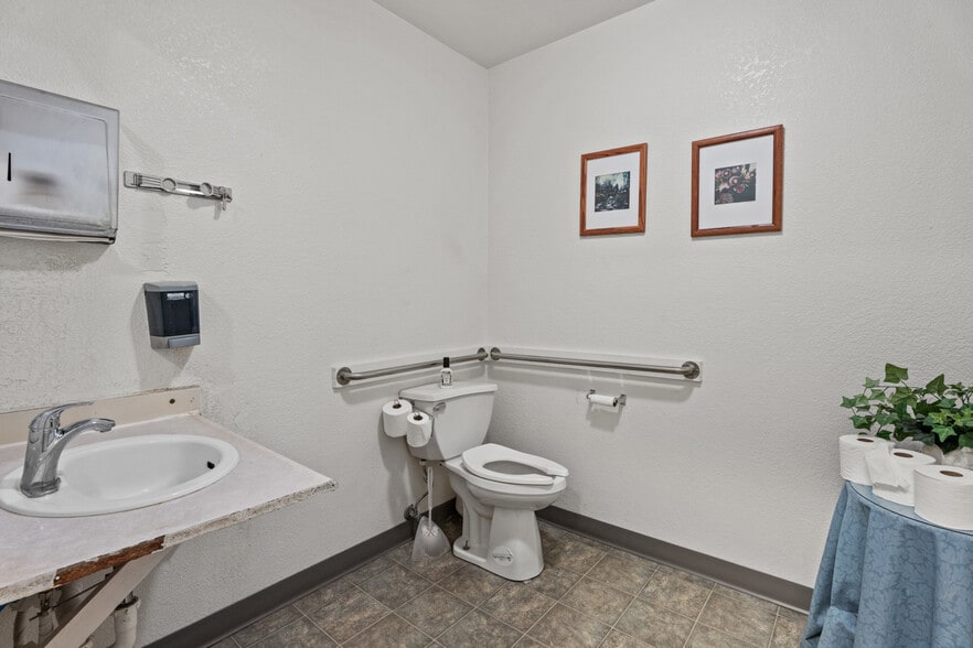 More Photos Of 307 N State St, Ukiah Office For Sale