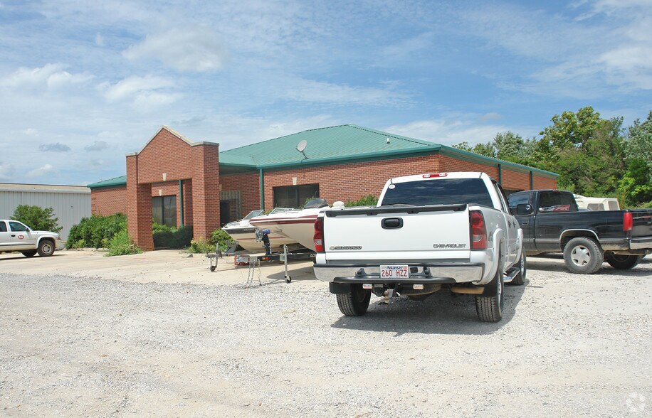 More Photos Of 90 W Township St, Fayetteville Flex For Lease
