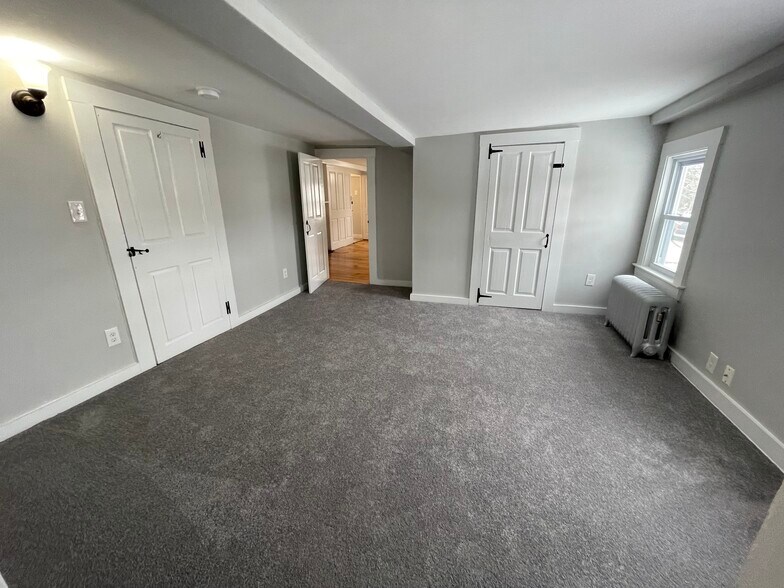 More Photos Of 3 Portsmouth Ave, Exeter General Retail For Lease