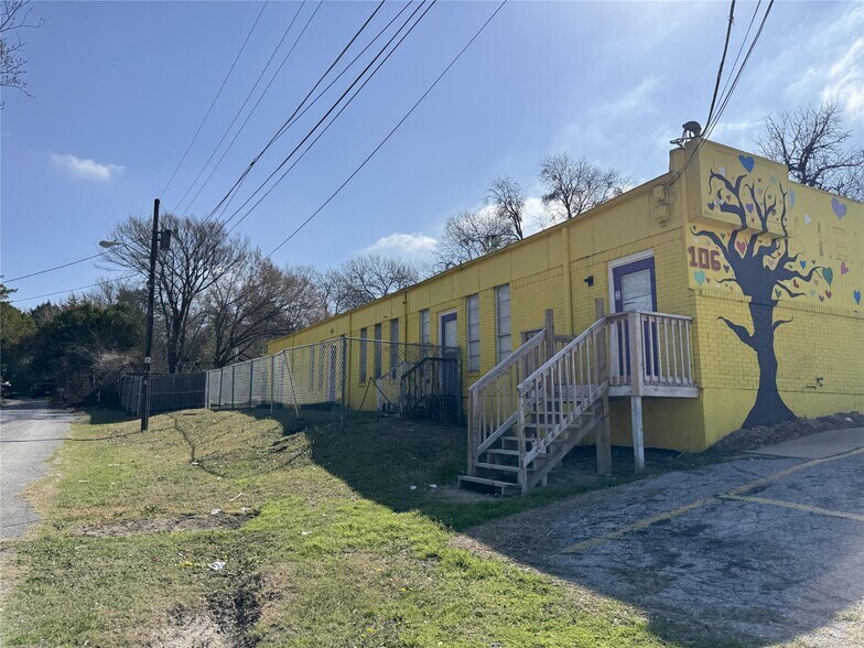 Primary Photo Of 106 Barrows Pl, DeSoto Daycare Center For Sale