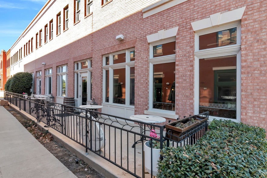 More Photos Of 890 Parker Sq, Flower Mound Storefront Retail Office For Lease