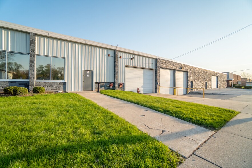 More Photos Of 4609-4801 W Woolworth Ave, Milwaukee Warehouse For Lease