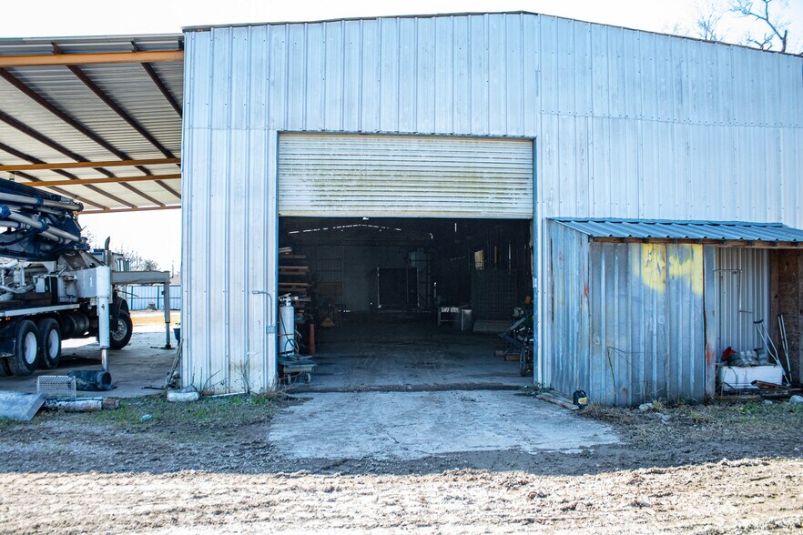 More Photos Of 2513 Vaughn St, Houston Industrial For Sale