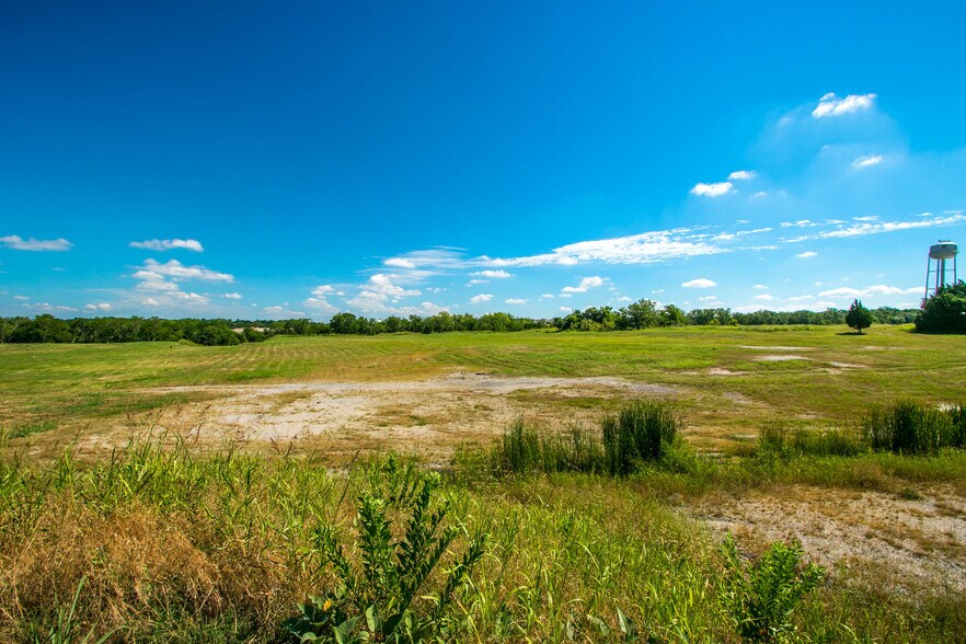 More Photos Of 2144 W Audie Murphy Pky, Farmersville Land For Lease