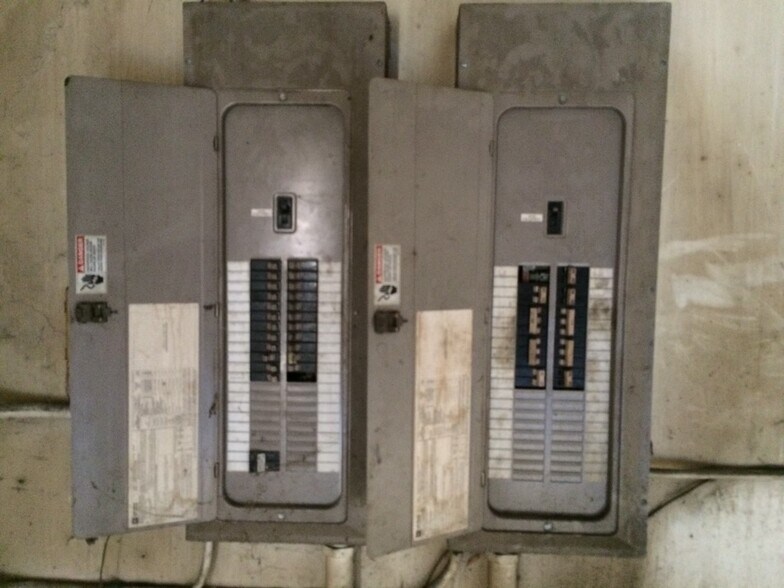 More Photos Of 1808 Barnett Dr, Weatherford Warehouse For Lease