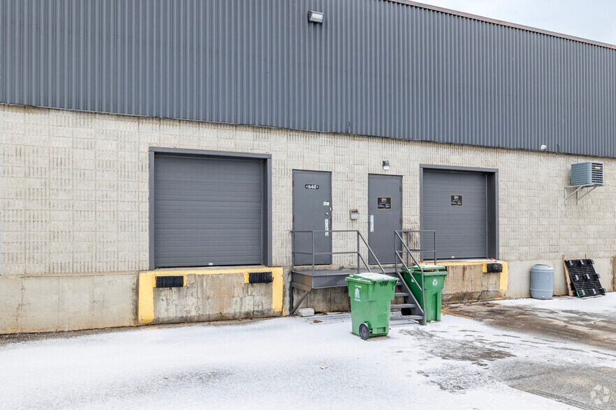 More Photos Of 500-548 Av Meloche, Dorval Warehouse For Lease
