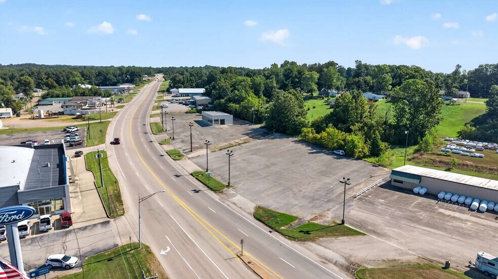 More Photos Of 620 Missouri 25, Dexter Auto Dealership For Lease