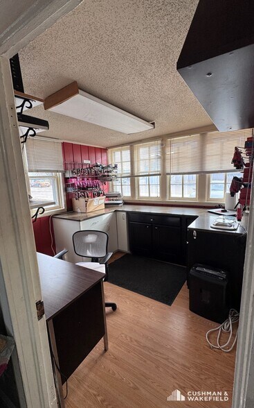 More Photos Of 612 Main St, Windsor General Retail For Sale